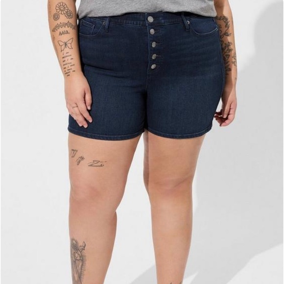 TORRID 5-Inch Bombshell Premium Stretch High-Rise Short - Picture 2 of 3
